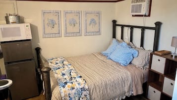 WiFi, bed sheets