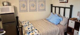 1-bed tiny home in Abilene. Minutes from data center, horse pasture available.