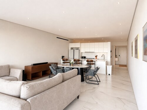 3Bdrm Luxury Condo I Pool &Jacuzzi I GYM