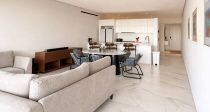 3Bdrm Luxury Condo I Pool &Jacuzzi I GYM