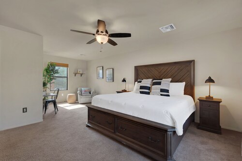 Spacious Central Tucson Home • Garage & Dogs OK