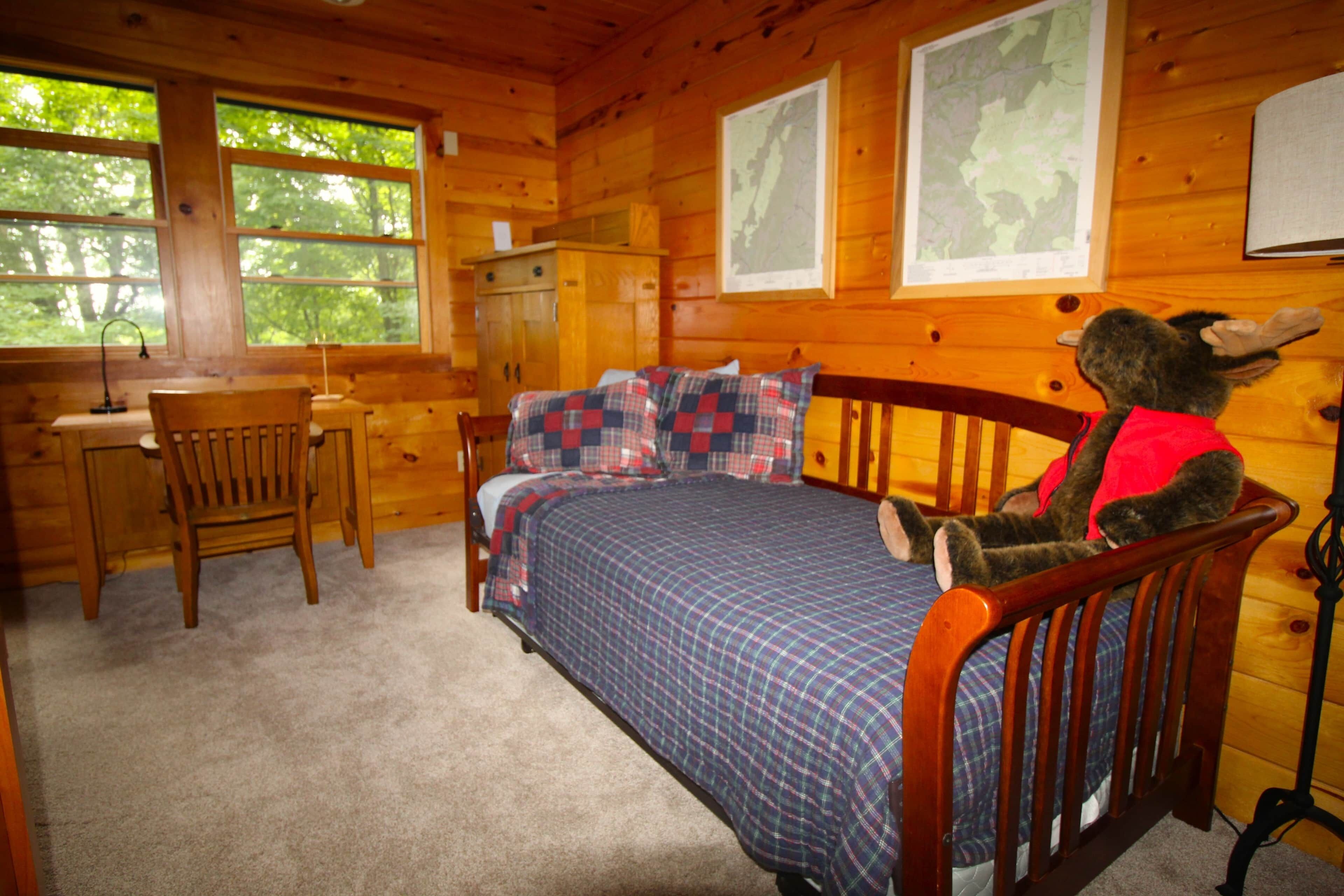 3 bedrooms, desk, iron/ironing board, travel cot
