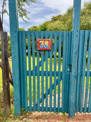 A teal wooden gate with a number sign. - #1 Rosário Marajó Residence - Água Boa - One Suite (Salvaterra)