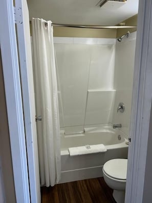 Soap, shampoo, toilet paper - Good Knight Inn Motel  (Lloydminster)