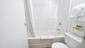 Habitación estándar, 2 camas de matrimonio | Baño