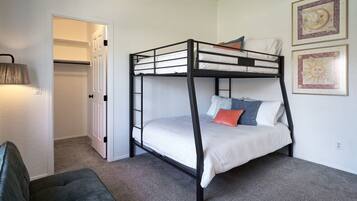 3 bedrooms, desk, iron/ironing board, travel crib