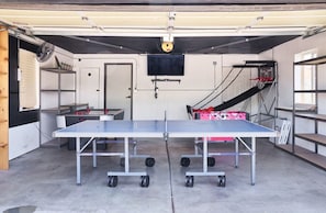 Game room - Hot Tub, Game Room, Coffee Bar, Fire Pit, Pancakes (Page)