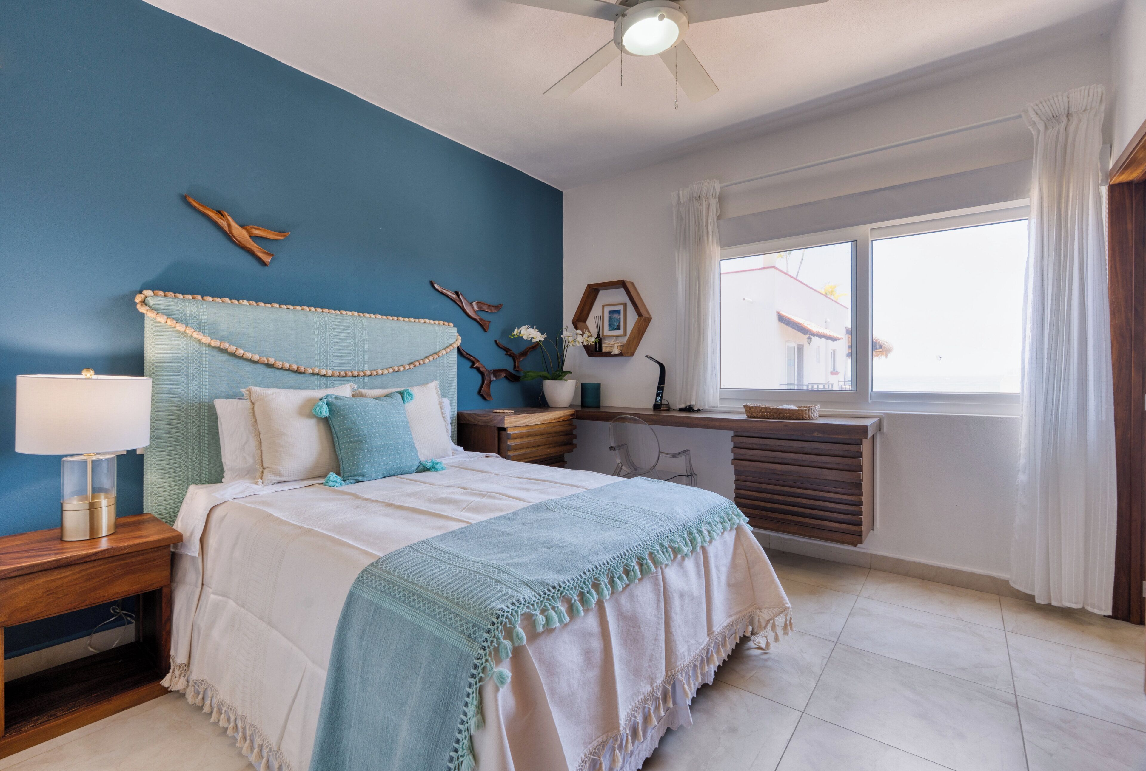 4 bedrooms, iron/ironing board, WiFi, bed sheets