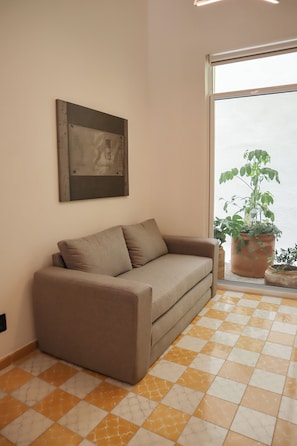 Comfort Loft, Patio | Living area