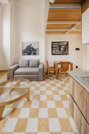 Comfort Loft, 1 Queen Bed with Sofa bed, City View | Living area - San Felipe 668 (Guadalajara)