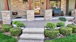 Exterior detail - Spacious Retreat w Lake access, Jacuzzi tub (Prudenville)
