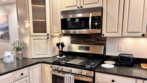 Coffee/tea maker, fridge, microwave, stovetop - Spacious Retreat w Lake access, Jacuzzi tub (Prudenville)