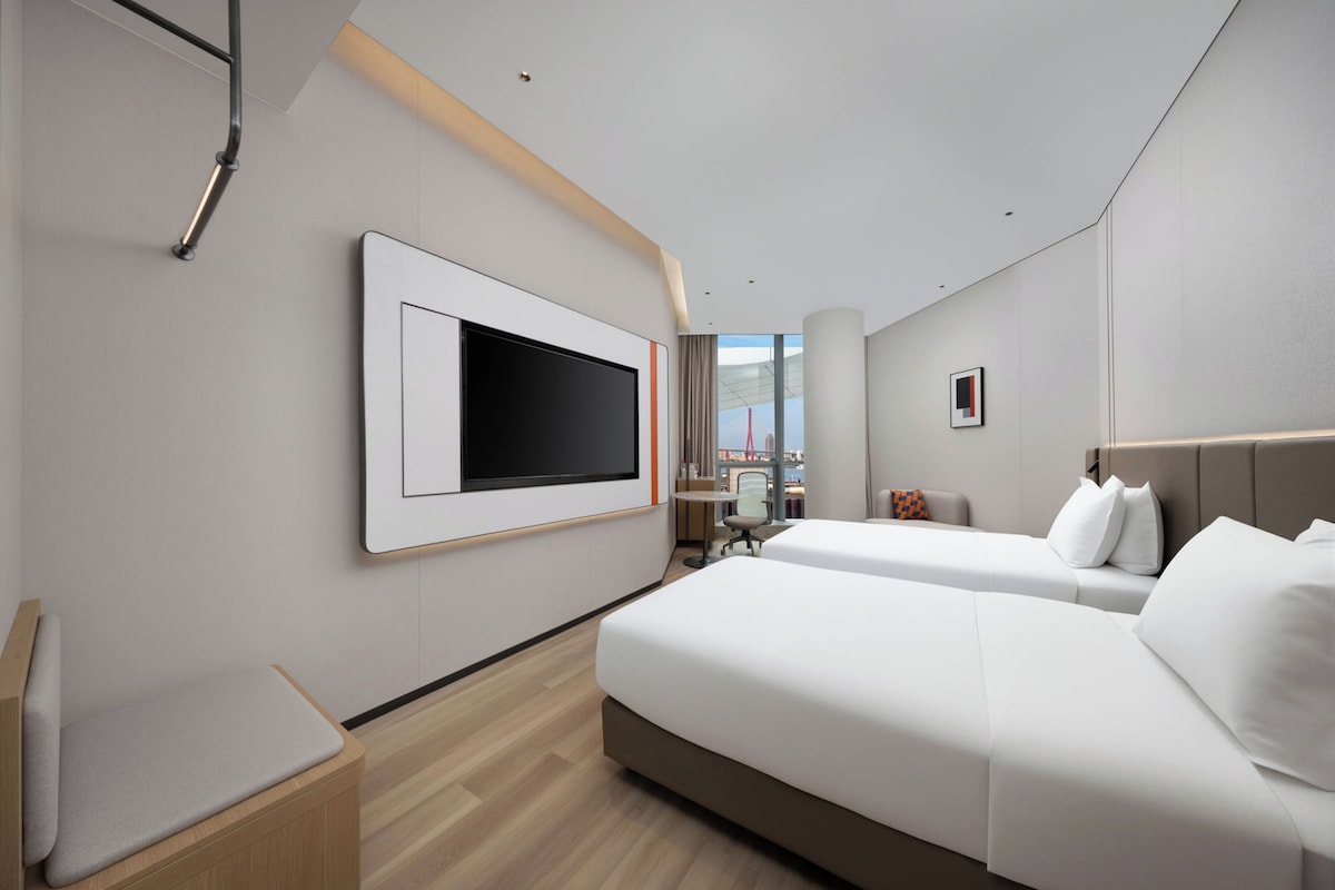 2 Single Standard City View | Down comforters, desk, laptop workspace, blackout drapes