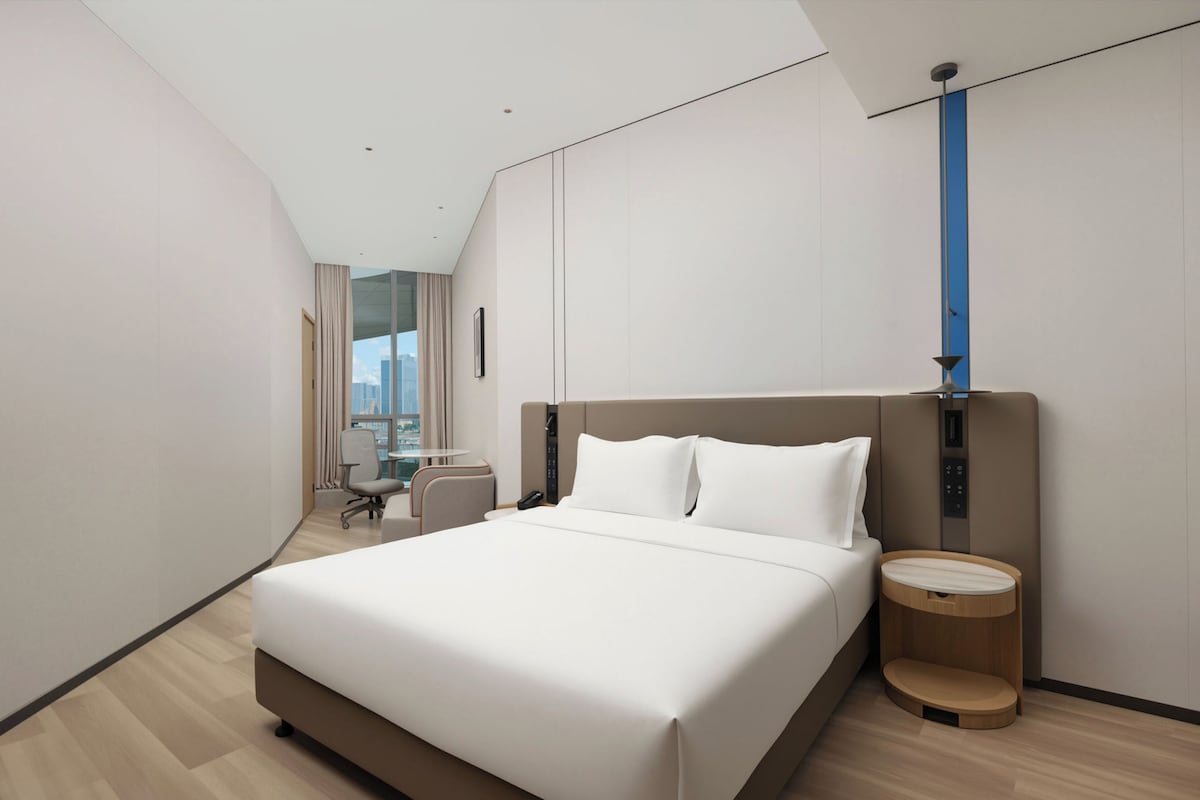 1 King Standard City View Accessible | Down comforters, desk, laptop workspace, blackout drapes