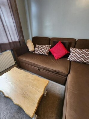 Deluxe Double Room, City View | Living area - The Rushdon (Grays)