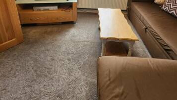 Deluxe Double Room, City View | Living area