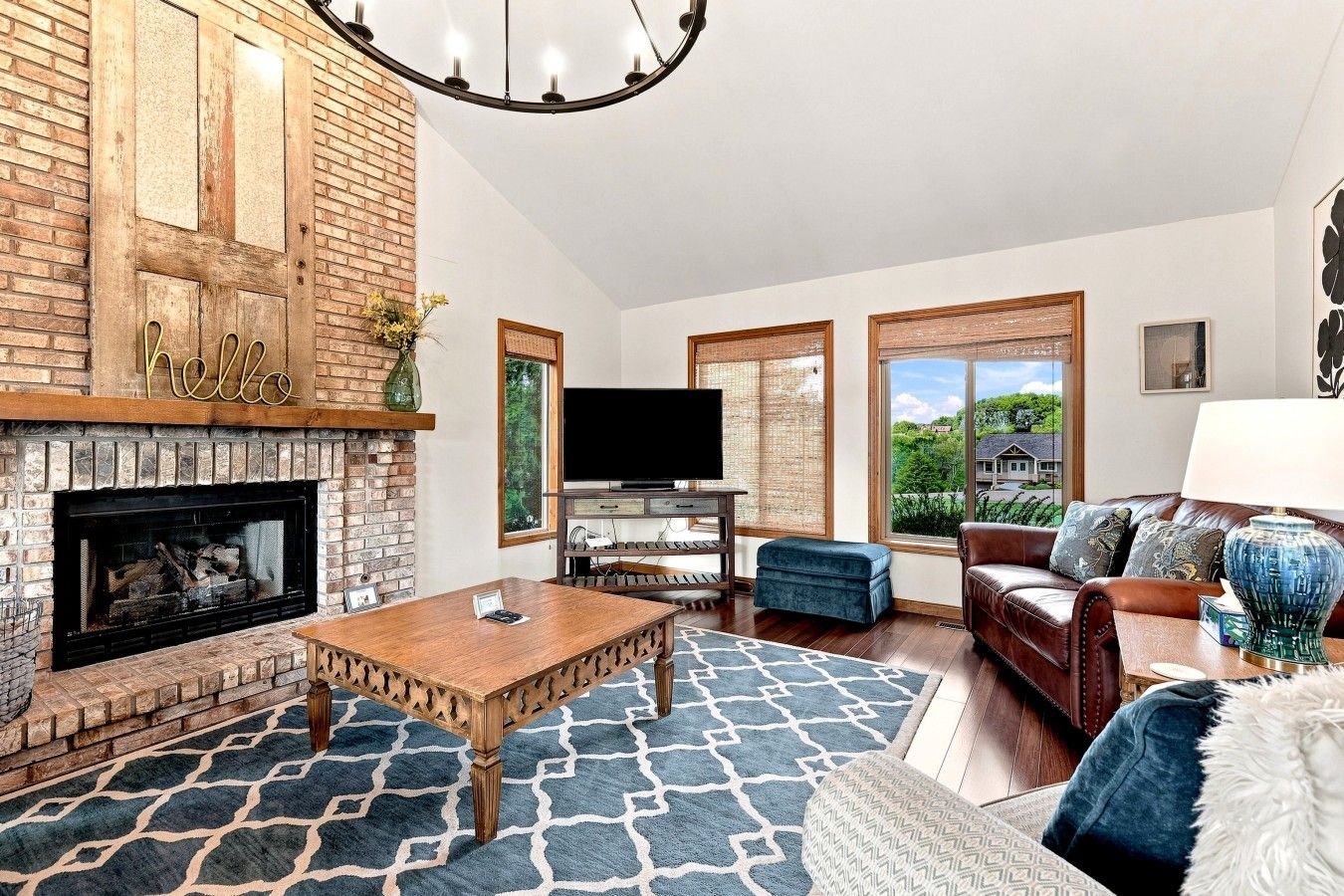 TV, fireplace