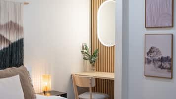 2 soverom, skrivebord, strykejern/-brett og wi-fi (inkludert)