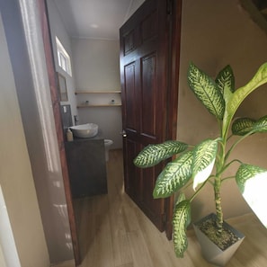 Comfort House, Mountain View | Bathroom | Free toiletries, towels, soap, shampoo - Casa Congo Tamarindo  (Villareal)