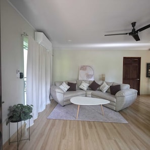 Comfort House, Mountain View | Living area - Casa Congo Tamarindo  (Villareal)