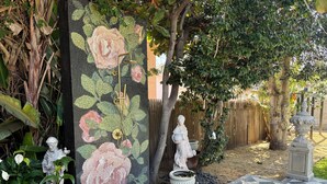 A garden with a checkered floor, a decorative fence, and a statue. - Private retreat w hot tub, sauna & cold plunge steps from La Jolla Shores Beach (San Diego)