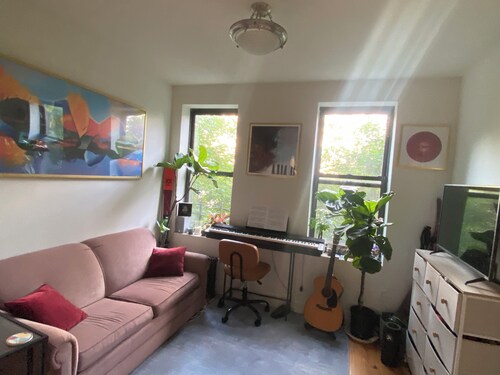 Cozy 1-bedroom New York apartment with Hudson River views