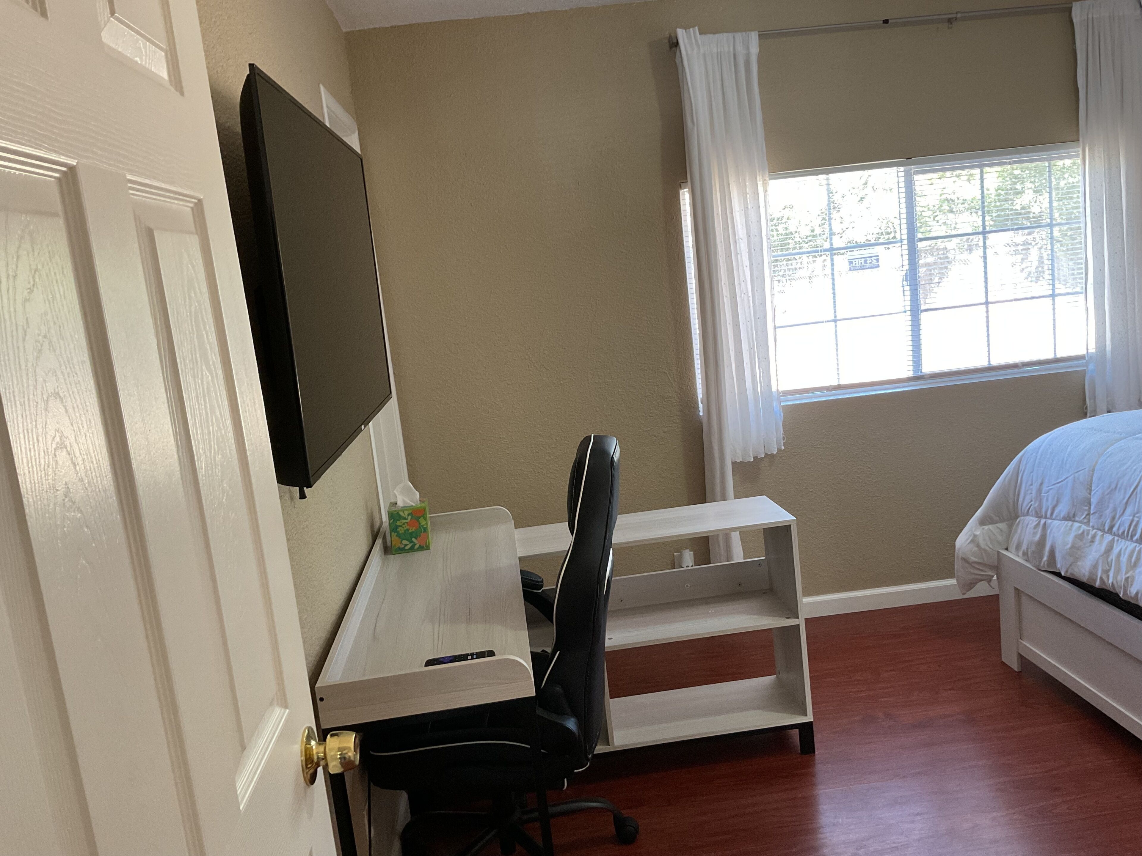 Iron/ironing board, WiFi