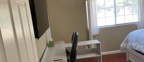 Iron/ironing board, WiFi