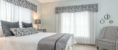 4 bedrooms, desk, iron/ironing board, WiFi