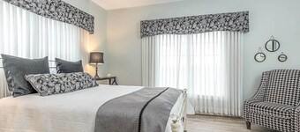 Exclusive 40 acre retreat w/ Pool & Hot Tub!