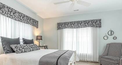 Exclusive 40 acre retreat w/ Pool & Hot Tub!