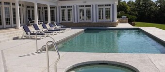Exclusive 40 acre retreat w/ Pool & Hot Tub!