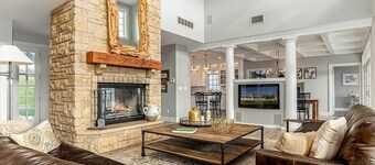 Exclusive 40 acre retreat w/ Pool & Hot Tub!