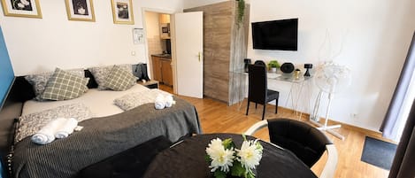 1 bedroom, WiFi (free), bed sheets