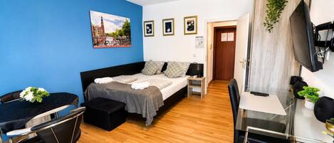 1 bedroom, free WiFi, bed sheets