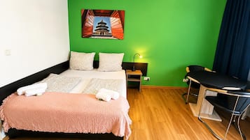 1 bedroom, WiFi (free), bed sheets