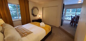 5 Schlafzimmer, Schreibtisch, Bügeleisen/Bügelbrett, kostenloses WLAN