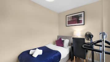 4 bedrooms, iron/ironing board, WiFi, bed sheets