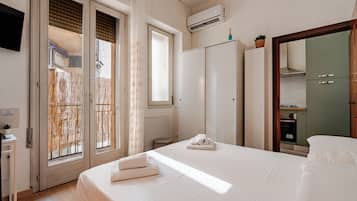 1 bedroom, iron/ironing board, WiFi (free), bed sheets