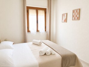 Iron/ironing board, free WiFi, bed sheets - Soliana Vacation Home—Relaxation and Comfort Just 6 km from the Sea (Siniscola)