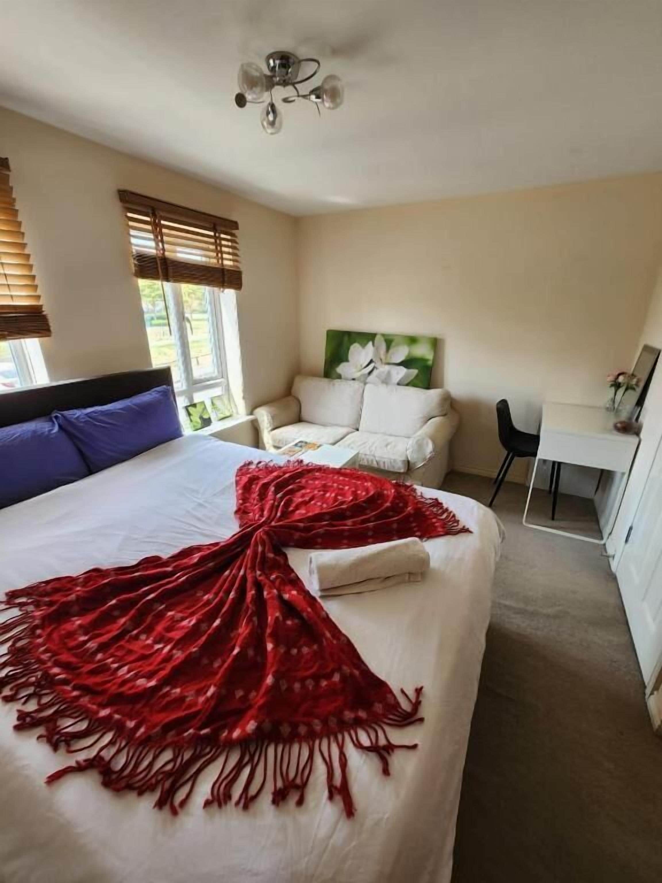 Deluxe Double Room, City View | Soundproofing, iron/ironing board, free WiFi