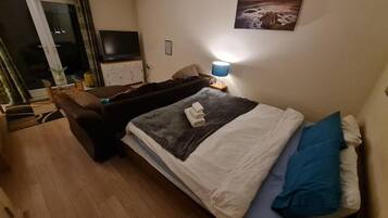 Soundproofing, iron/ironing board, free WiFi