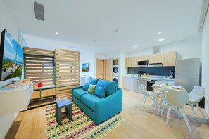 Studio Standar | Area keluarga | Smart TV dan printer