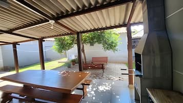 Vila Basic | Tempat makan outdoor