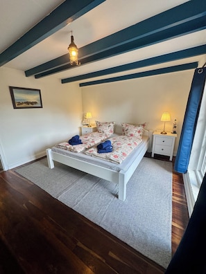 2 bedrooms, WiFi, bed sheets