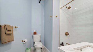 Bathroom - Near Chicago - Sleeps 10 - Westchester (Westchester)
