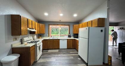 Quaint riverfront 2 bedroom apartment, just minutes out of town.
