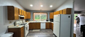 Quaint riverfront 2 bedroom apartment, just minutes out of town.