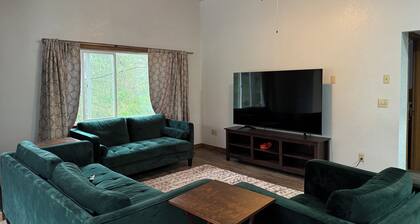 Quaint riverfront 2 bedroom apartment, just minutes out of town.