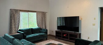 Quaint riverfront 2 bedroom apartment, just minutes out of town.